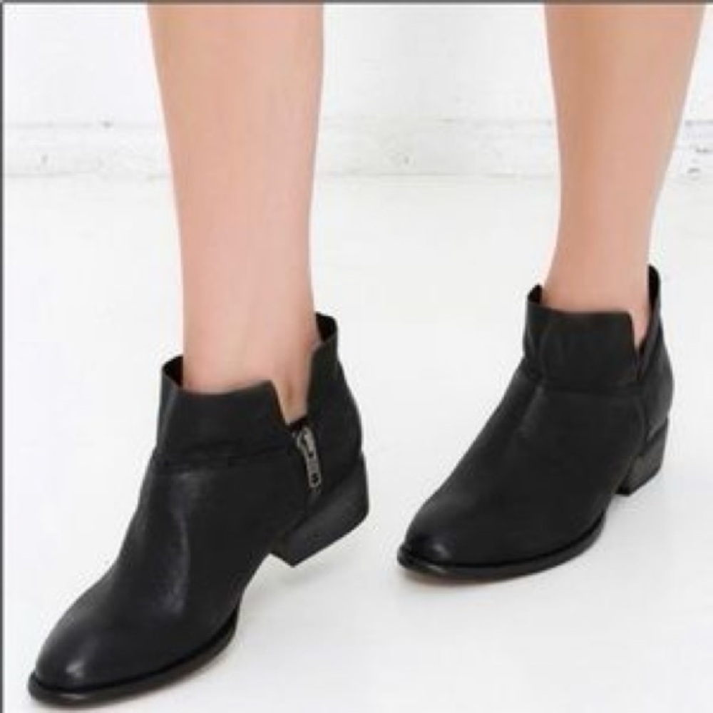 Seychelles ankle booties